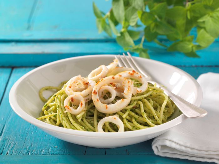 Spaghetti-mit-Basilikum-Pesto-und-Calamari_V1.jpg