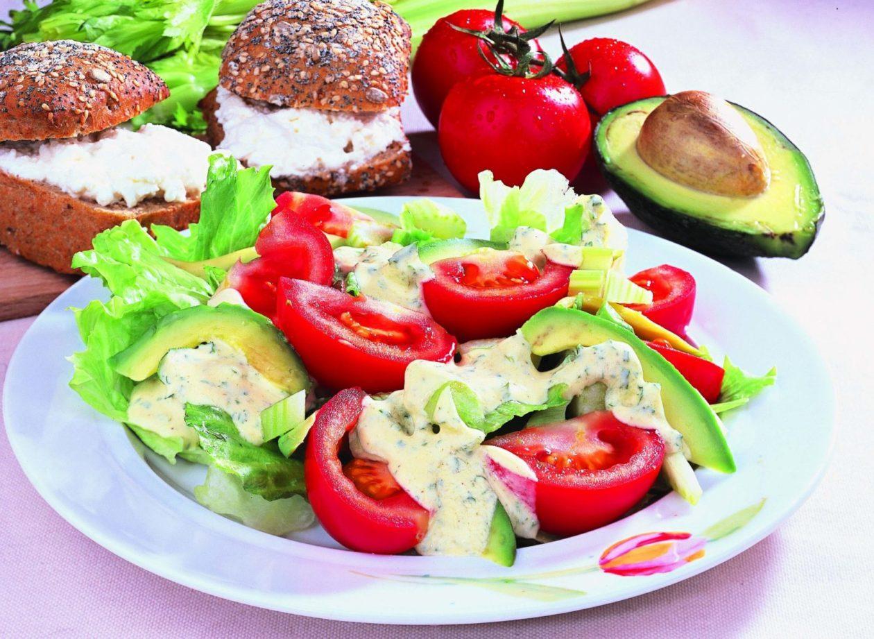 bunter-fruehlingssalat Bunter Frühlingssalat - BCM Diät Rezepte.at