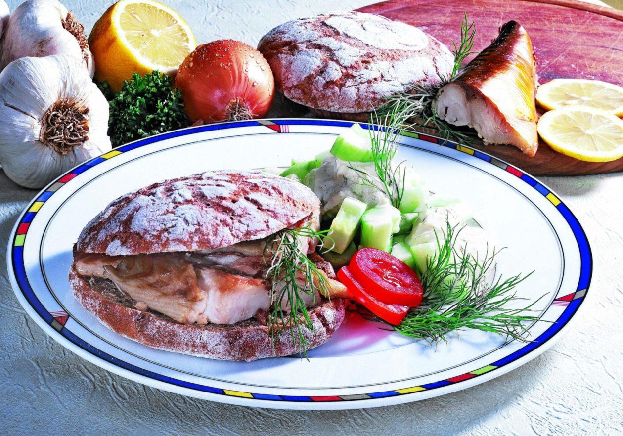 gurkensalat-mit-makrelenbrot Gurkensalat mit Makrelenbrot - BCM Diät Rezepte.at