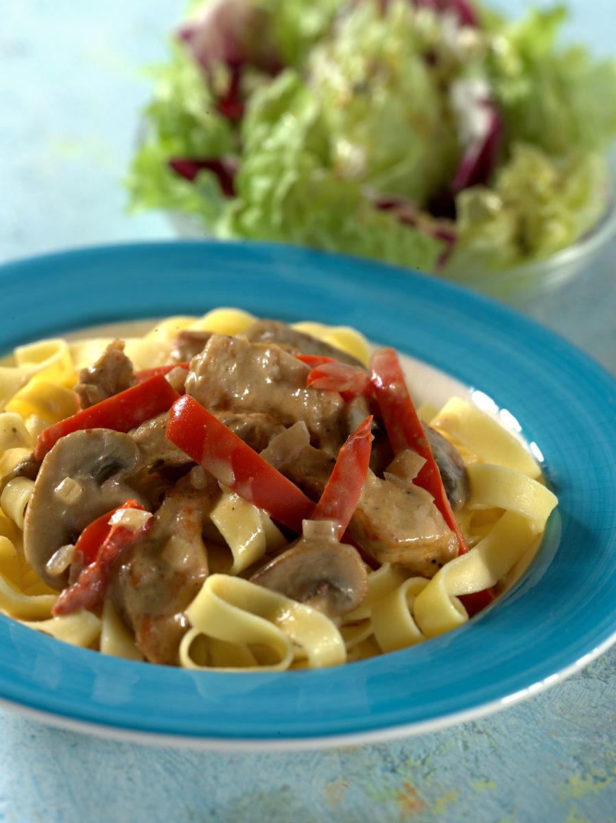 putengeschnetzeltes-mit-nudeln Putengeschnetzeltes mit Nudeln - BCM Diät Rezepte.at