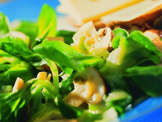 1100_feldsalat_kartoffeldressing Feldsalat mit Kartoffeldressing - BCM Diät Rezepte.at