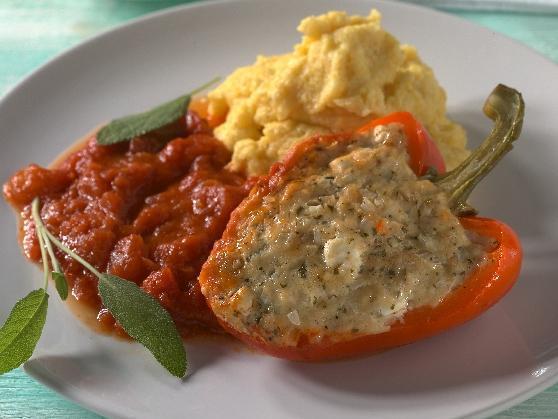 121 GefuelltePaprika Gefüllte Paprikaschote mit Schafskäse - BCM Diät Rezepte.at