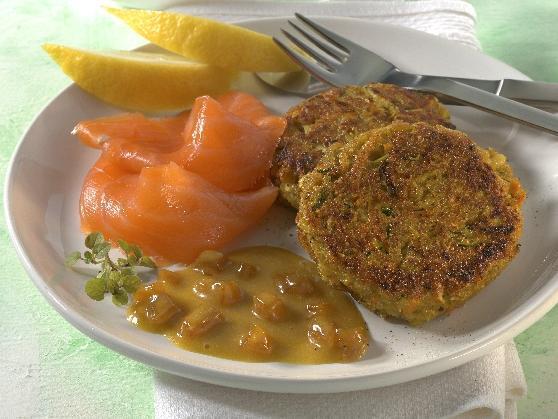 15 Gemuesebratlinge Raeucherlachs Gemüsebratlinge mit Räucherlachs und Aprikosen-Honig-Senf-Sauce - BCM Diät Rezepte.at