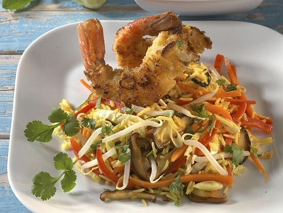 18 Kokosgarnelen Knusprige Kokosgarnelen auf asiatischem Gemüsereis - BCM Diät Rezepte.at