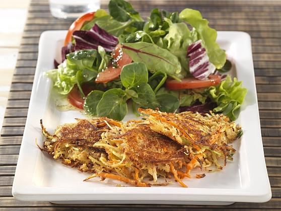 550 Feurige Roesti Feurige Kartoffel-Gemüserösti mit winterlichem Salat - BCM Diät Rezepte.at