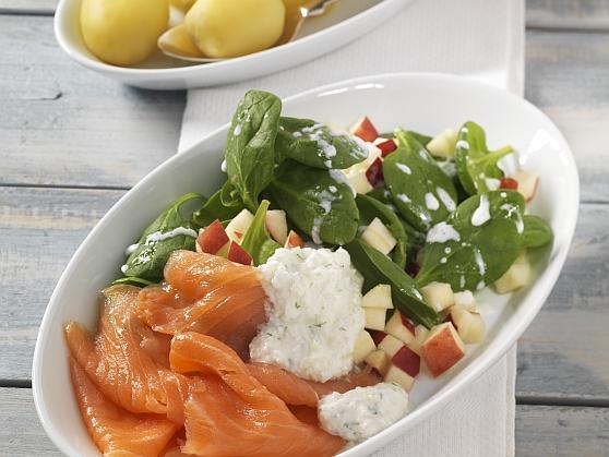 551_raeucherlachs_pellkartoffeln Räucherlachs mit Pellkartoffeln und Apfel-Spinatsalat - BCM Diät Rezepte.at