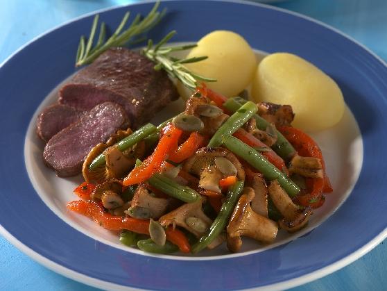 67_lammfilet_gemuese Lammfilet mit Bohnen-Pfifferling-Gemüse - BCM Diät Rezepte.at
