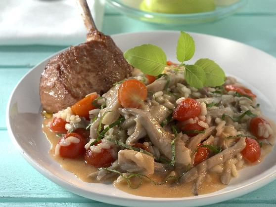 Lammkoteletts auf Austernpilzrisotto mit Kirschtomaten