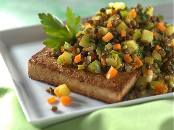 75 Tofu auf Linsen Gebratener Tofu auf Linsengemüse - BCM Diät Rezepte.at