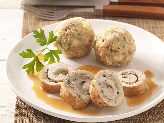 819_gefuellte_putenroellchen Gefüllte Putenröllchen mit Semmelknödeln - BCM Diät Rezepte.at
