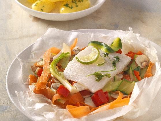 828 Heibuttfilet Gemuese Heilbuttfilet und Gemüse, im Papier gegart, mit Limettensauce - BCM Diät Rezepte.at