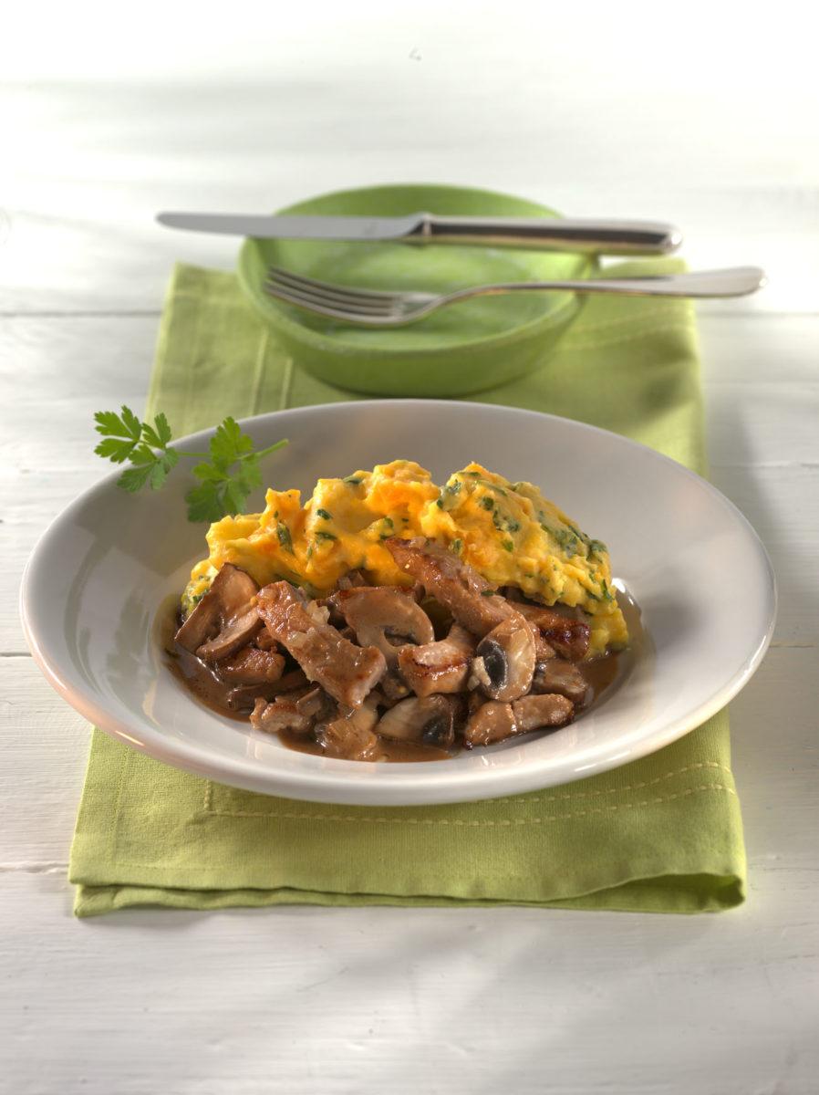 kalbsgeschnetzeltes in champignon balsamicosauce mit kuerbis kartoffelstampf Kalbsgeschnetzeltes in Champignon-Balsamicosauce mit Kürbis-Kartoffelstampf - BCM Diät Rezepte.at