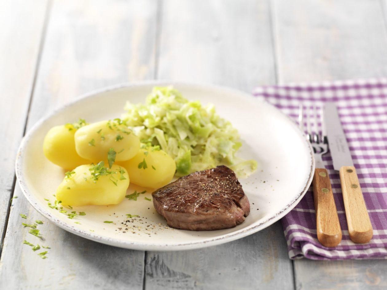 Rindersteak mit Spitzkohlgemüse 0002 Rindersteak mit Spitzkohlgemüse - BCM Diät Rezepte.at