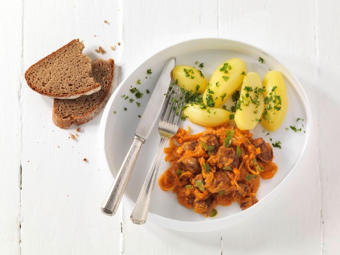Rinder-Sauerkraut-Ragout mit Petersilien-Kartoffeln – Precon Rezepte