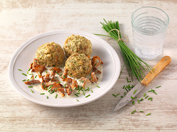 Semmelknödel mit Sauerrahmschwammerln-