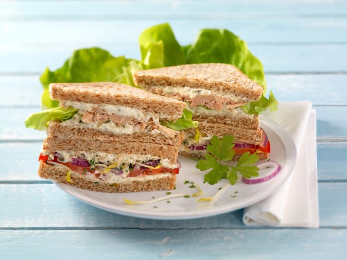 Thunfisch- und Tomatensandwich